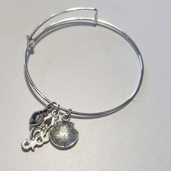 Squid Seashell Charm Bangle Bracelet - Picture 2 of 4